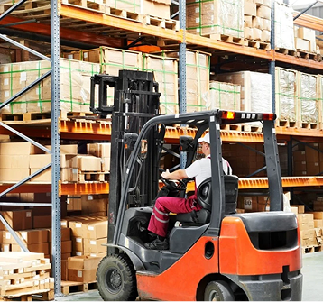 Novice operator on a counterbalance forklift during ITSSAR training in Birmingham